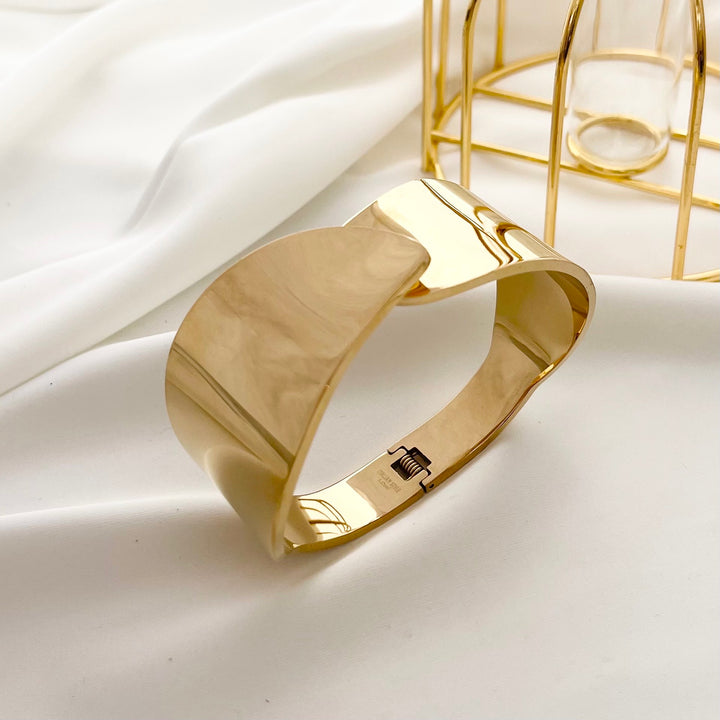 Steel bracelet