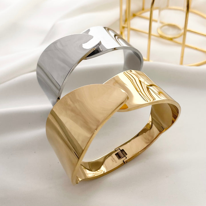 Steel bracelet