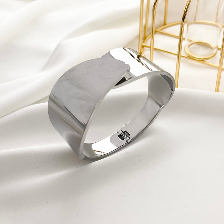 Steel bracelet