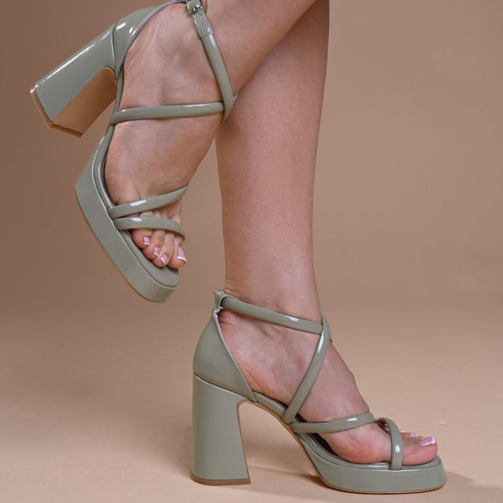 https://yoncy.bg/image/catalog/Website_Banners/summer23shoes/sandal zelen 23/Untitled design - 2023-04-27T165915.708.jpg-2