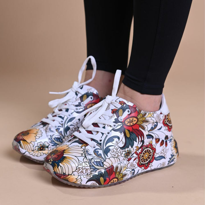 https://yoncy.bg/image/catalog/Website_Banners/summer23shoes/Untitled design - 2023-04-16T005730.577.jpg-3