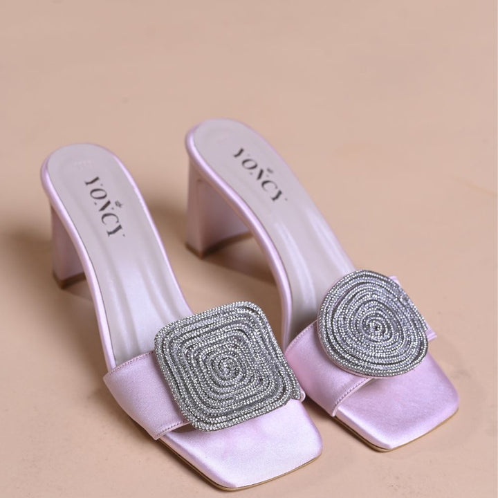 https://yoncy.bg/image/catalog/Website_Banners/summer23shoes/Untitled design - 2023-04-26T19-4