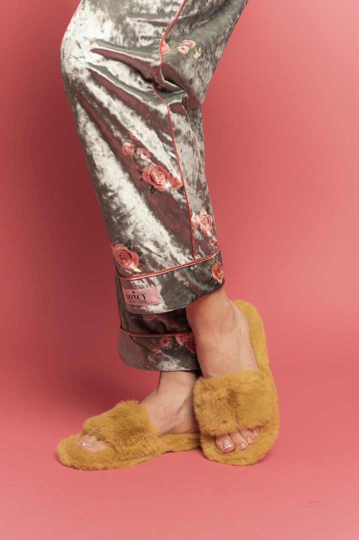 https://yoncy.bg/image/catalog/Yoncy_models_images/SS2022/211010210001000/image00010(2).jpeg-0
