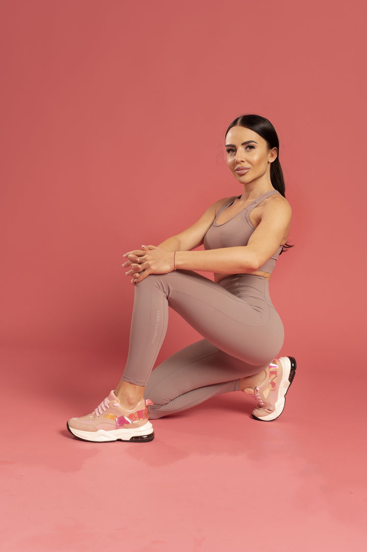 https://yoncy.bg/image/catalog/Yoncy_models_images/SS2022/Champagne Sport set/252 (7).jpeg-0