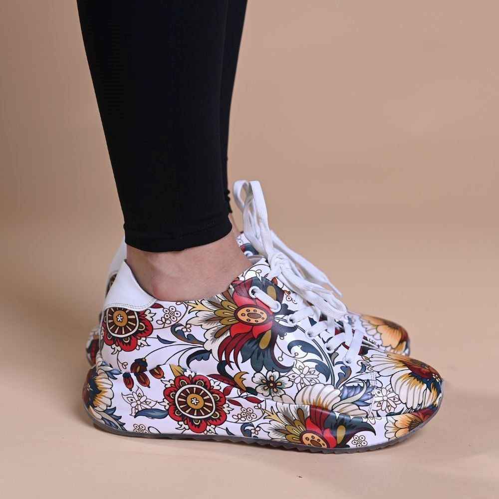 https://yoncy.bg/image/catalog/Website_Banners/summer23shoes/Untitled design - 2023-04-16T005702.141.jpg-0