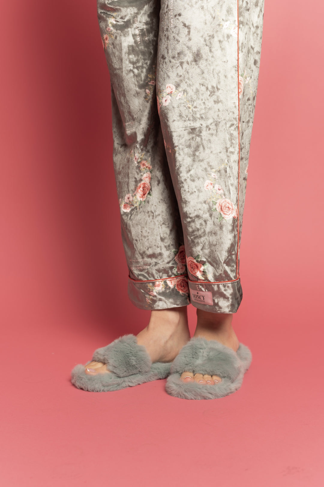 https://yoncy.bg/image/catalog/Yoncy_models_images/SS2022/211010210001000/image00004(3).jpeg-1